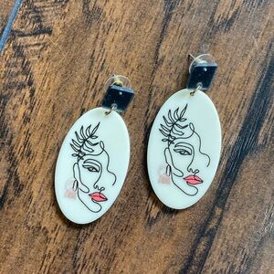 Women line art earrings